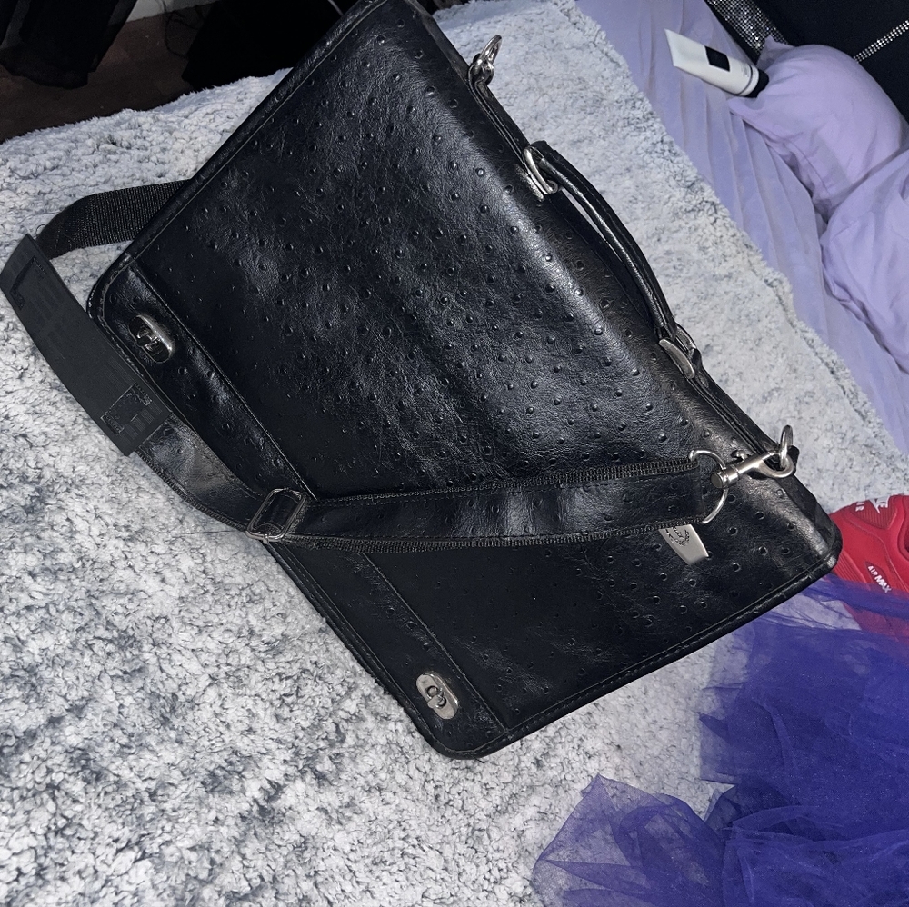 Carico laptop crossbody bag